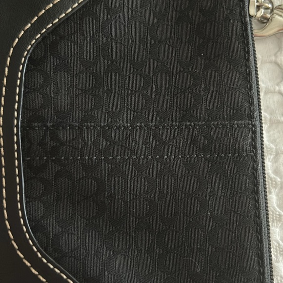 Coach, leather and canvas signature C wristlet - Picture 3 of 5